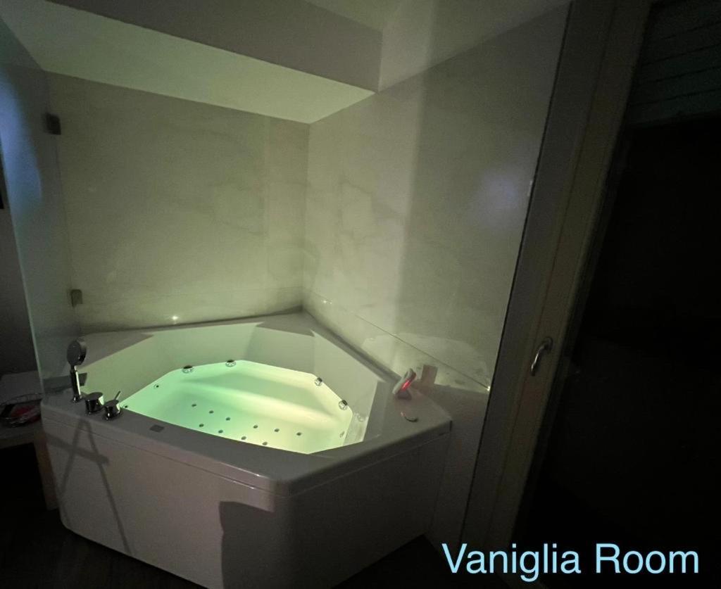 Essence Domus Vaniglia Matera Exteriör bild